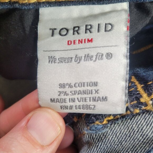 Torrid Denim Women Dark Wash Stretch Cotton Spandex Blend Flared Jeans Size 12R - Picture 3 of 7